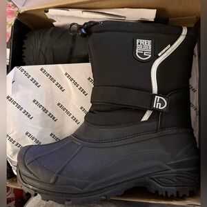 Free Soldier Black Waterproof Snowproof Boots Size 9